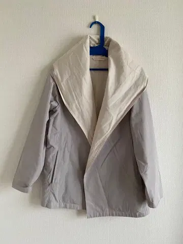 새상품급 리버서블 그레이와 아이보리 후드 부착 캐주얼 자켓