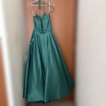 그린 슬리브리스 드레스 비쥬 부착