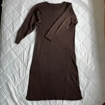 어반 리서치 리브 니트 원피스 슬릿 V넥