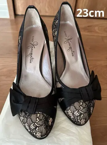 카네마츠 블랙 레이스 리본 포함 하이힐 펌프스