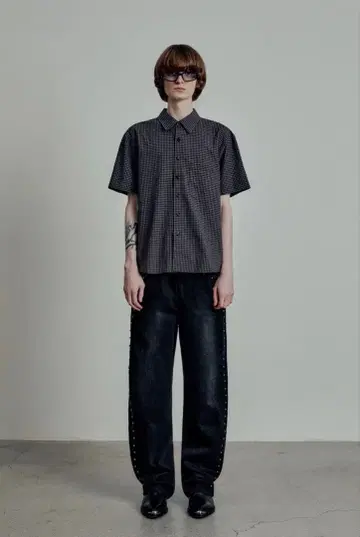 LMOOD 체크 무늬 반팔 셔츠 블랙