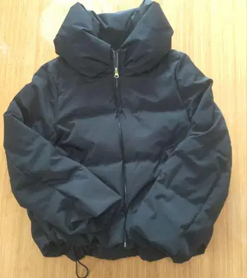 후드 부착 블랙 다운 자켓