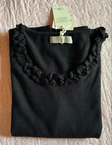 [미사용 새상품] 반팔 스웨터 모 100% 블랙 프론트 목둘레 프릴