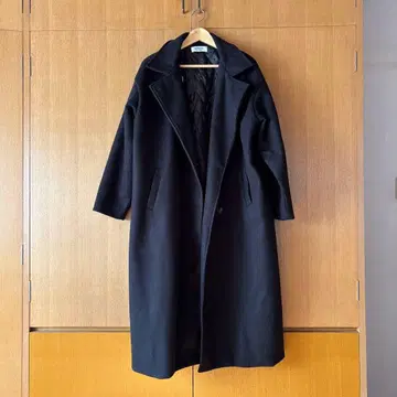 Auntie Rosa Holiday 블랙 롱 코트