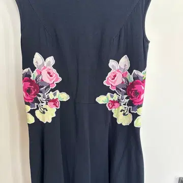 CARVEN 플라워 자수 슬리브리스 원피스