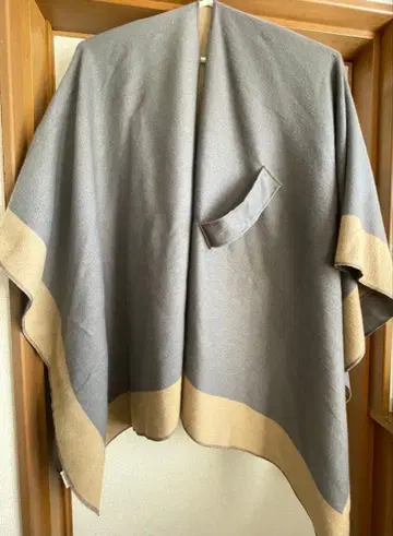 그레이와 베이지의 숄