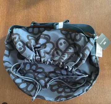 새상품 유니클로 x 마리메꼬 드로우 스트링 백 오늘 발송