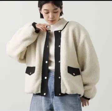 새상품 그레디 브릴리언트 보아 도트 단추 크루넥 블루종