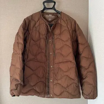 새상품급 유니클로 화이트 마운티니어링 울트라 라이트 다운 S