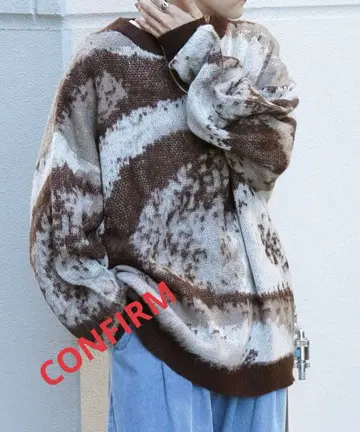 CONFIRM 모헤어라이크 루즈 실루엣 샤기 풀오버 니트