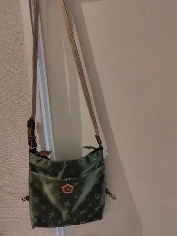 그린 컬러 숄더백 아인 소프 Ain soph