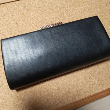 심플한 블랙 클러치백