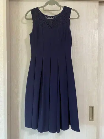 파티 드레스 네이비 파니에 부착