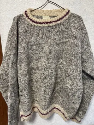 그레이 계열 니트 스웨터 크루넥 긴팔