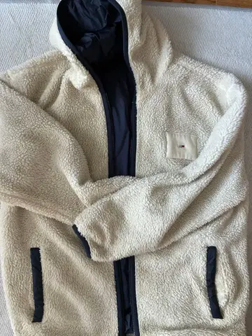 아이보리 플리스 후드 부착 자켓