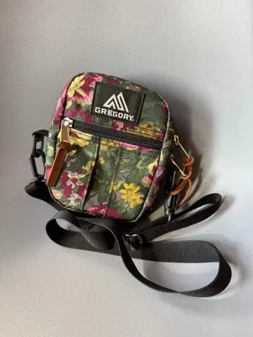 [ GREGORY ] 꽃무늬 퀵 포켓 S