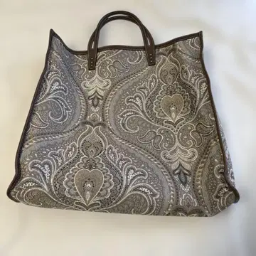 A VACATION 페이즐리 무늬 토트백 그레이 계열