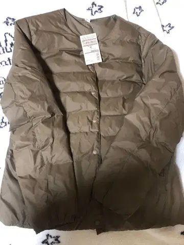 무인양품 경량 호주 다운 포켓터블 노카라 블루종 브라운 M