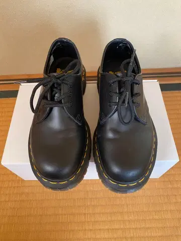 닥터마틴 1461 3홀 EU37 (23cm) 거의 새상품