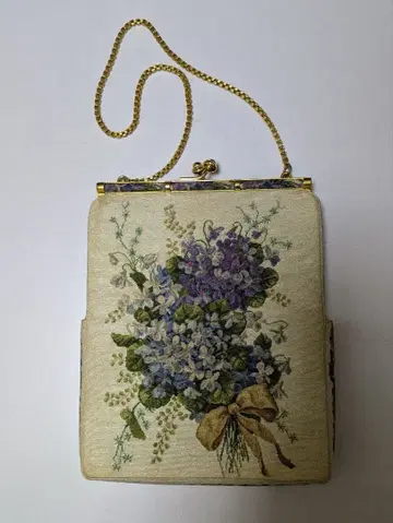 꽃무늬 자수 클러치백 골드 체인