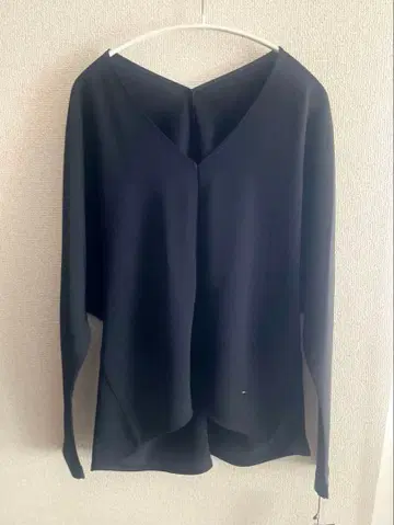 블랙 V넥 긴팔 셔츠 F 사이즈 세븐 페어리 새상품 택 포함