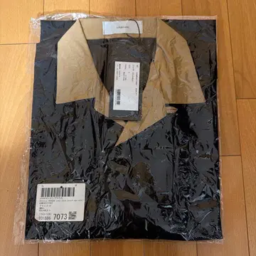 골드 x 블랙 피케 셔츠 S 사이즈