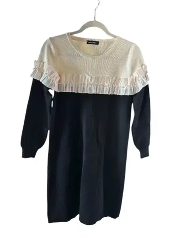 프릴 니트 원피스 블랙 아이보리 택 없음 시착만 한 상품