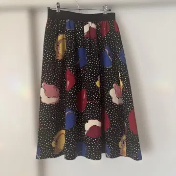 플레어 스커트 블랙 베이스 꽃무늬 무릎 기장