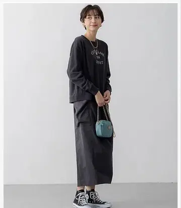 다크 그레이 타이트 스커트 사이드 포켓 포함