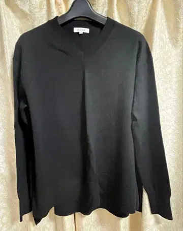 플라스테 V넥 니트