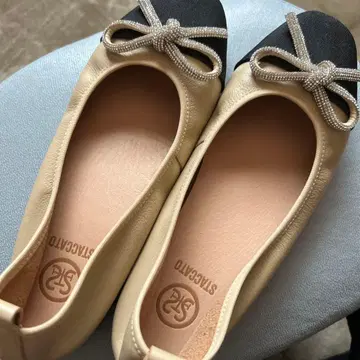 STACCATO 리본 포함 플랫슈즈 235 사이즈