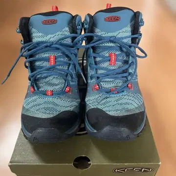 KEEN 트레킹 슈즈 23.5