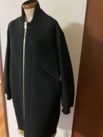 새상품급 이탈리아제 HACHE 아쉬 본딩 소재 W 지퍼식 블랙