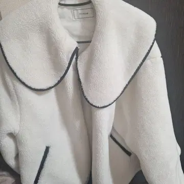 Fit more 플리스 자켓 화이트