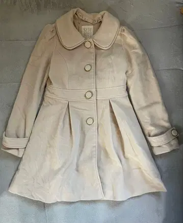 크림색 더블 브레스트 롱 코트