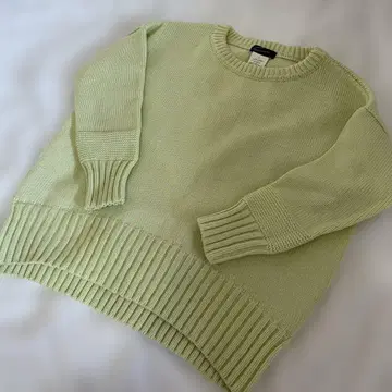 새상품급 스터닝 그린 계열 니트