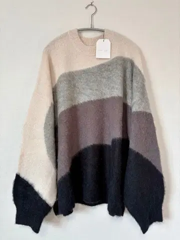 새상품 안티카 배색 니트 스웨터 풀오버 블랙 계열 배색