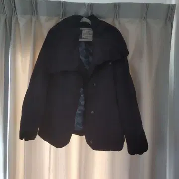 블랙 다운 자켓 카모플라쥬 안감