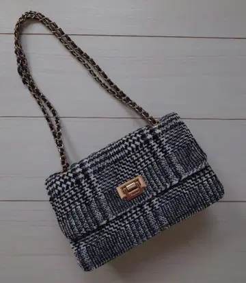 트위드 숄더백 블랙 화이트