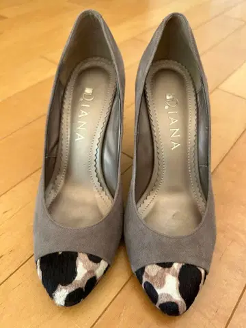 DIANA 그레이 레오파드 무늬 하이힐