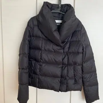 VICKY 블랙 숏 기장 다운 자켓