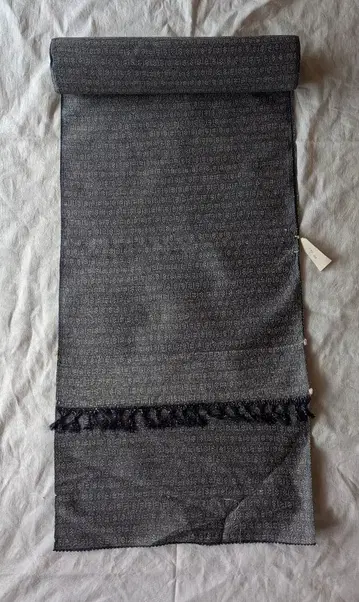 다크 그레이 실크 옷감