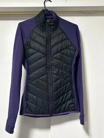 핑거홀이 있는 다운 자켓 퍼플