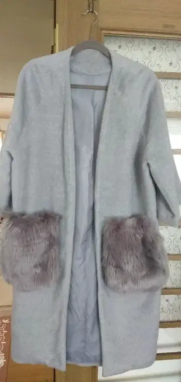 다가오는 계절에 titivate 퍼 포켓 코트