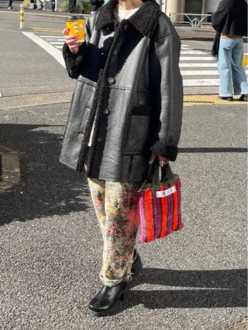 jeanasis 비건 레더 보아 코트