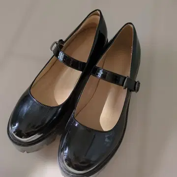 슈베크 통굽 스트랩 슈즈 에나멜 블랙 23.5