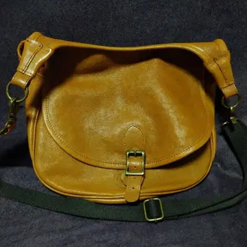 BEAMS 가죽 숄더백 브라운