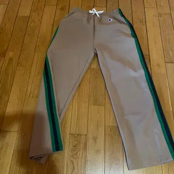 Champion 베이지 사이드 스트라이프 팬츠