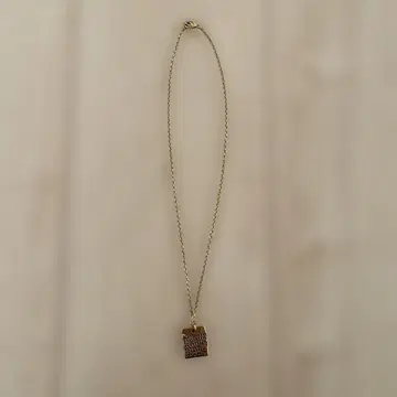 세르주 트라발 금 목걸이