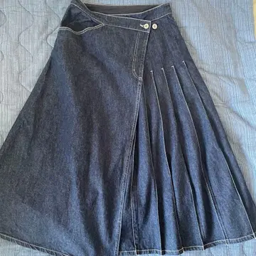 다크 데님 플리츠 랩스커트